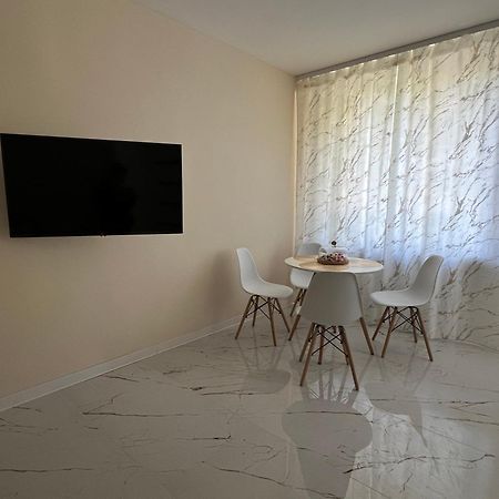 Nowe Luksusowe Apartamenty Manufaktura-Prywatny Na Wylacznosc-Wanna-Zamykany Ogrodzony Parking, Blok,Niskie Pietro-Cisza I Spokoj Lodž Exteriér fotografie